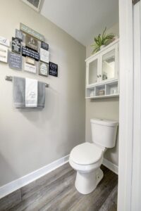 23528Woodshire40